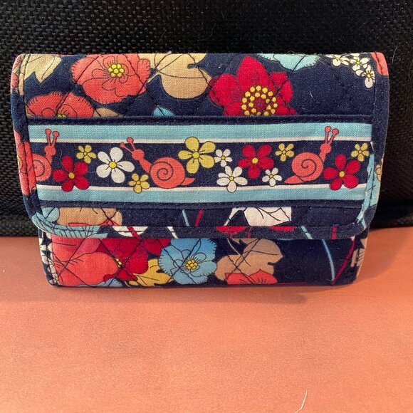 Vera Bradley "happy snail" tri-fold wallet - Picture 1 of 8